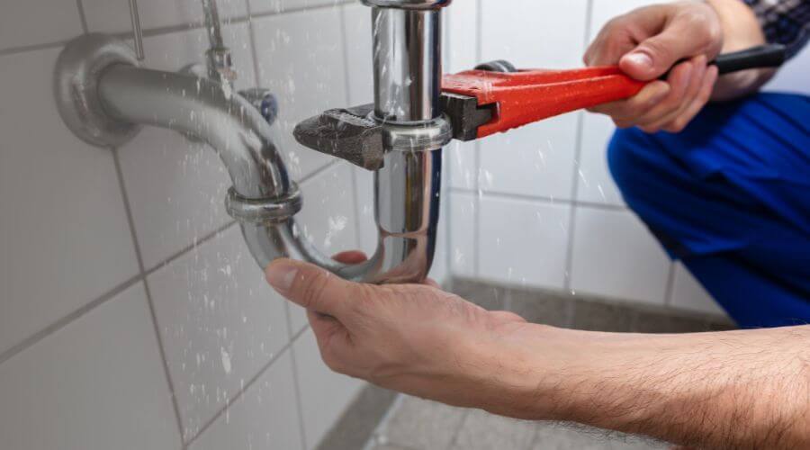 Expert burst pipe repair services in Livonia, MO